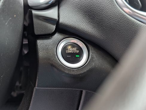 Used 2018 Chevrolet Equinox LT image 19