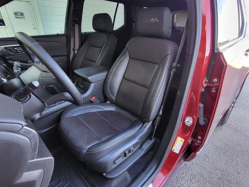 Used 2023 Chevrolet Traverse High Country image 14