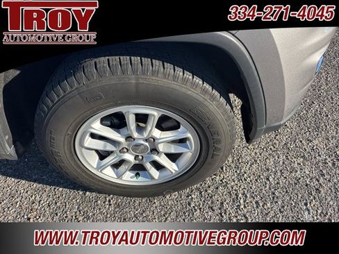 Used 2018 Jeep Grand Cherokee Laredo image 16