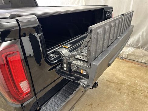 Certified 2022 GMC Sierra 1500 AT4 w/ AT4 Premium Package image 27