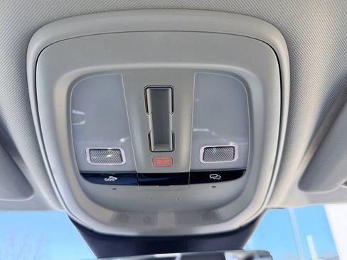 Used 2025 Volvo V60 B5 Cross Country Plus image 17