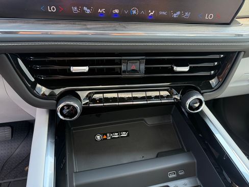 New 2026 Chevrolet Suburban Premier AWD/4WD image 28
