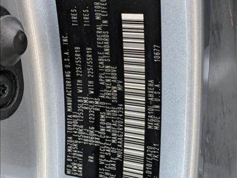 Used 2024 Toyota Corolla Cross XLE image 24