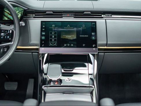 Used 2025 Land Rover Range Rover Sport SE image 26