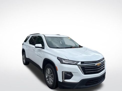Used 2023 Chevrolet Traverse LT FWD image 2