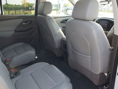 Used 2021 Chevrolet Traverse Premier image 25