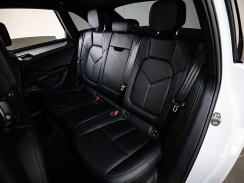 Certified 2026 Porsche Macan AWD/4WD image 24