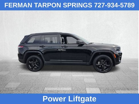 Used 2023 Jeep Grand Cherokee Altitude AWD/4WD image 13