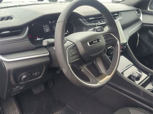 New 2025 Jeep Grand Cherokee Laredo image 10