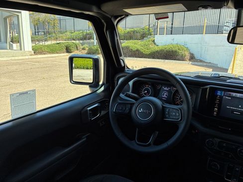 Used 2025 Jeep Wrangler Sport S image 33