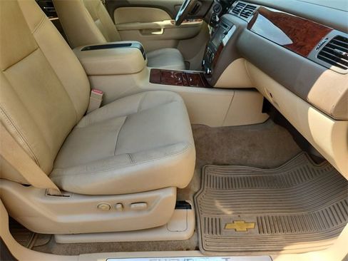 Certified 2013 Chevrolet Suburban LTZ image 27