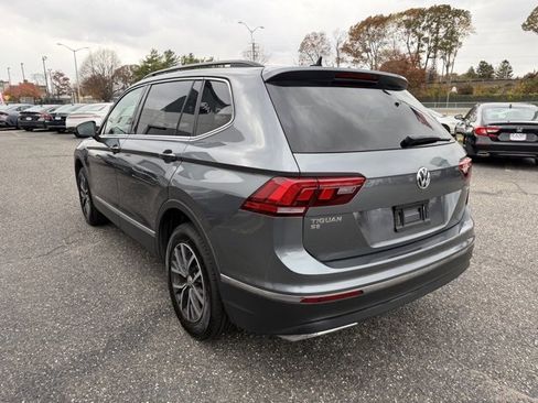 Used 2020 Volkswagen Tiguan SE w/ Panoramic Sunroof Package image 11