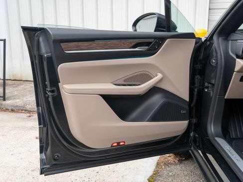 New 2026 Porsche Macan 4 Electric image 23