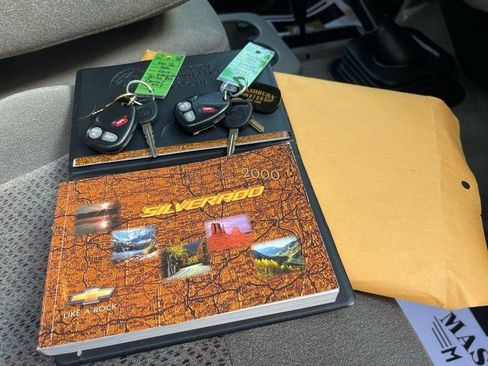 Used 2000 Chevrolet Silverado 2500 LS image 45