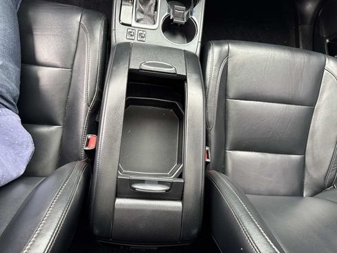 Used 2017 Toyota Highlander XLE w/ Carpet Mat Package AWD/4WD image 29