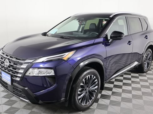 Used 2024 Nissan Rogue Platinum w/ Platinum Premium Package image 10