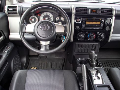 Used 2008 Toyota FJ Cruiser 4WD image 11