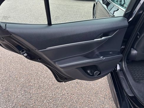 Used 2018 Toyota Camry XSE image 16