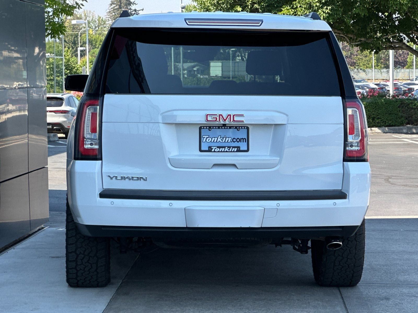 Used 2018 GMC Yukon SLT w/ Premium Edition AWD/4WD image 4