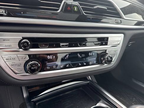 Used 2022 BMW 750i xDrive w/ Executive Package AWD/4WD image 18