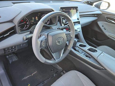 Used 2021 Toyota Avalon Limited image 19