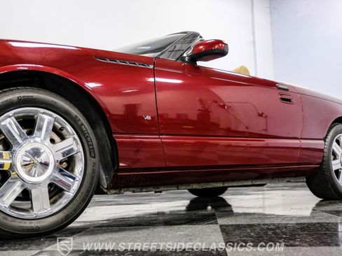Used 2004 Ford Thunderbird image 27