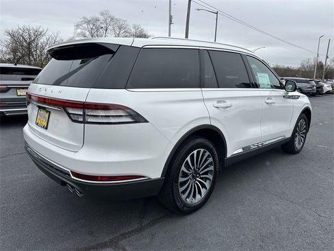 Certified 2023 Lincoln Aviator AWD w/ Premium Package image 5