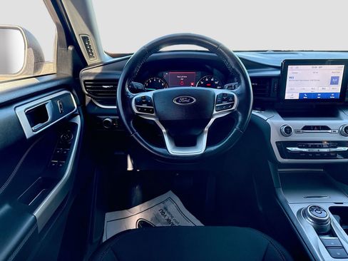 Used 2022 Ford Explorer XLT image 22