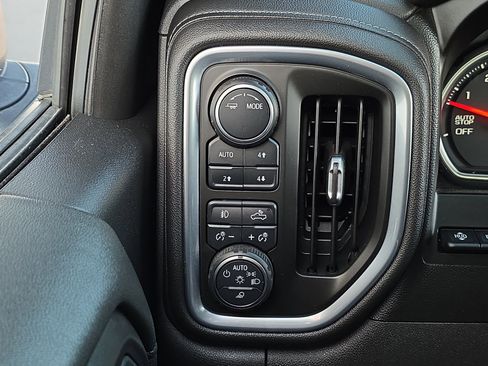 Used 2021 Chevrolet Silverado 1500 High Country w/ Technology Package image 31