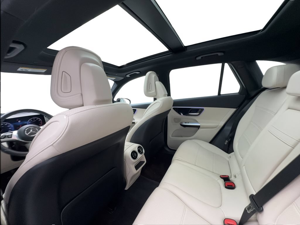 Used 2024 Mercedes-Benz GLC 300 4MATIC image 25