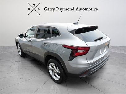 Used 2025 Chevrolet Trax LS w/ LS Convenience Package