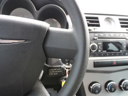 Used 2009 Chrysler Sebring LX FWD image 11