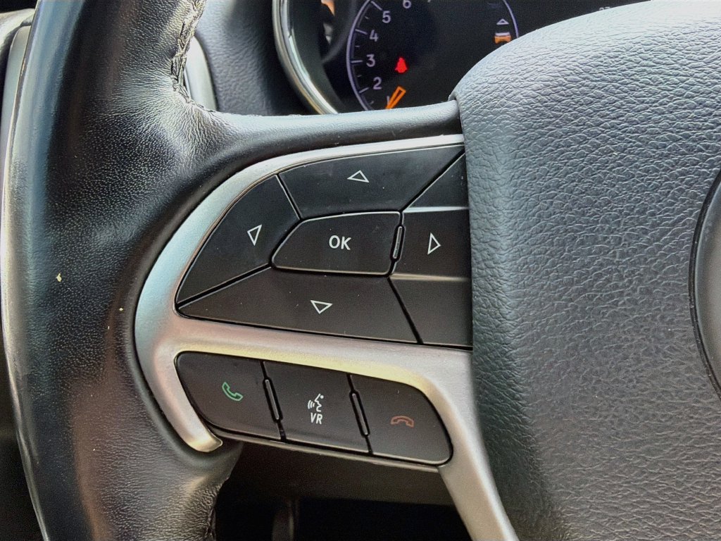 Used 2021 Jeep Grand Cherokee Laredo RWD image 36