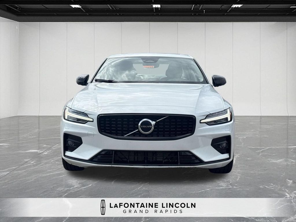 Used 2024 Volvo S60 B5 Core FWD image 8