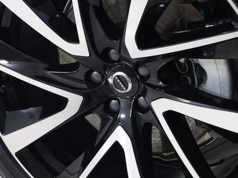 Used 2025 Volvo XC90 B5 Plus w/ Protection Package Premier image 18