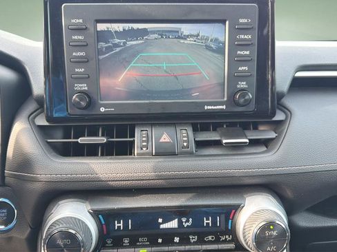 Used 2020 Toyota RAV4 XLE Premium image 30