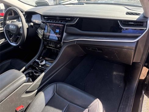 Used 2022 Jeep Grand Cherokee Limited 4xe w/ Luxury Tech Group II image 17