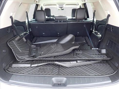 Used 2023 Nissan Pathfinder SL AWD/4WD image 8