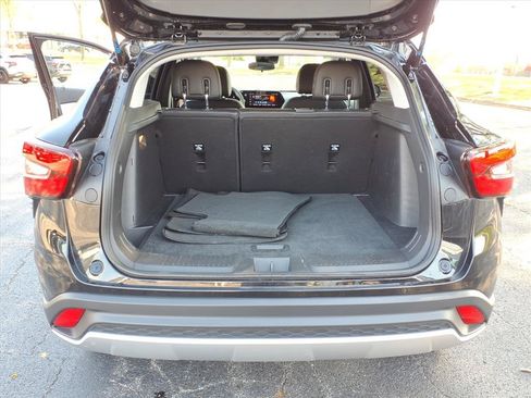 Used 2025 Chevrolet Trax LT FWD image 29