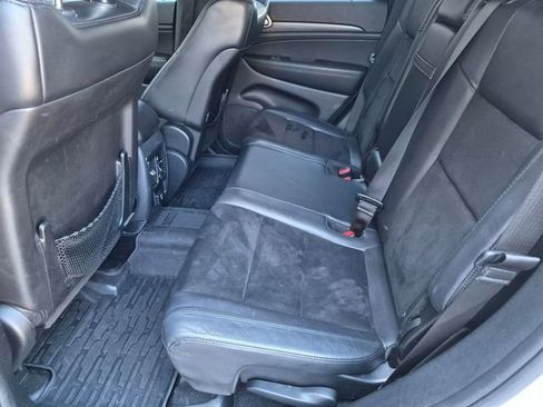 Used 2018 Jeep Grand Cherokee Altitude AWD/4WD image 10