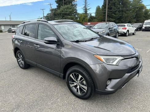 Used 2017 Toyota RAV4 XLE w/ Plus Extra Value Package AWD/4WD image 16