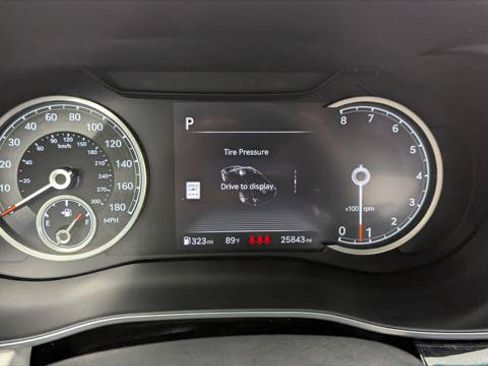 Used 2025 Genesis G70 2.5T RWD image 26