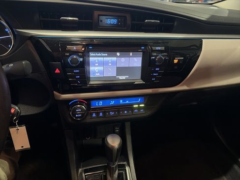 Used 2014 Toyota Corolla LE image 8