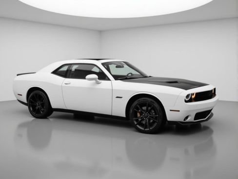 Used 2016 Dodge Challenger R/T Plus image 1