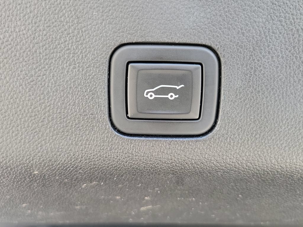 Used 2024 GMC Yukon AT4 w/ AT4 Premium Plus Package AWD/4WD image 9