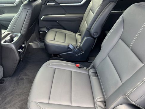 Used 2025 GMC Acadia Elevation w/ Elevation Premium Package AWD/4WD image 15