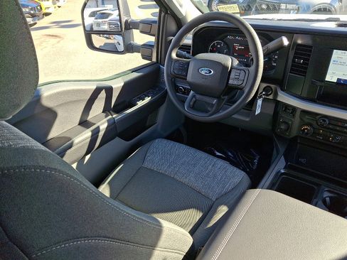 New 2026 Ford F250 XLT w/ FX4 Off-Road Package image 9
