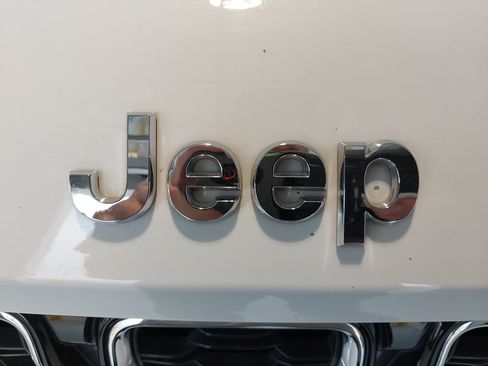 Used 2022 Jeep Grand Cherokee Limited AWD/4WD image 31