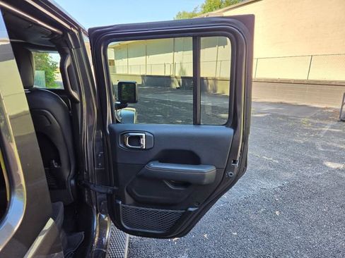 Used 2025 Jeep Wrangler Unlimited Sahara AWD/4WD image 26
