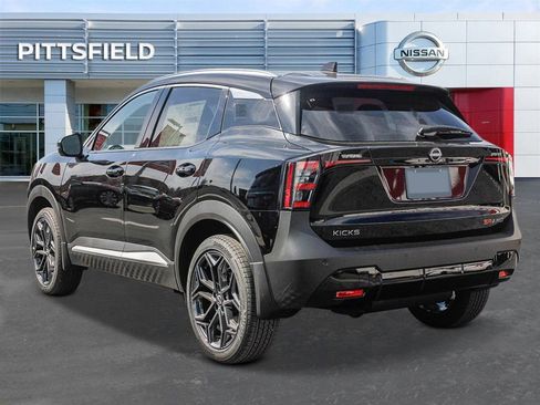 New 2025 Nissan Kicks SR image 7